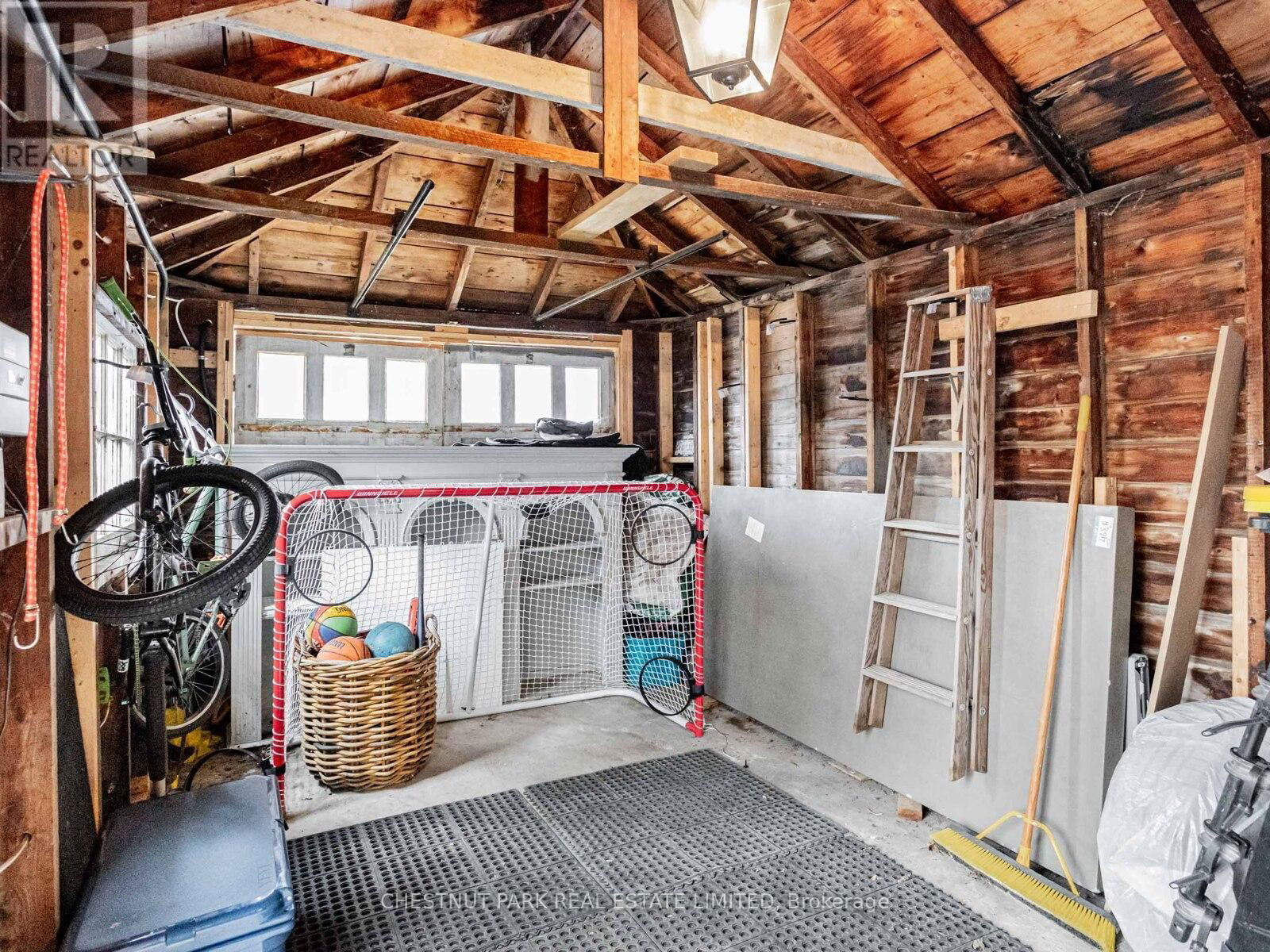 15 ST HUBERT AVENUE Image 33