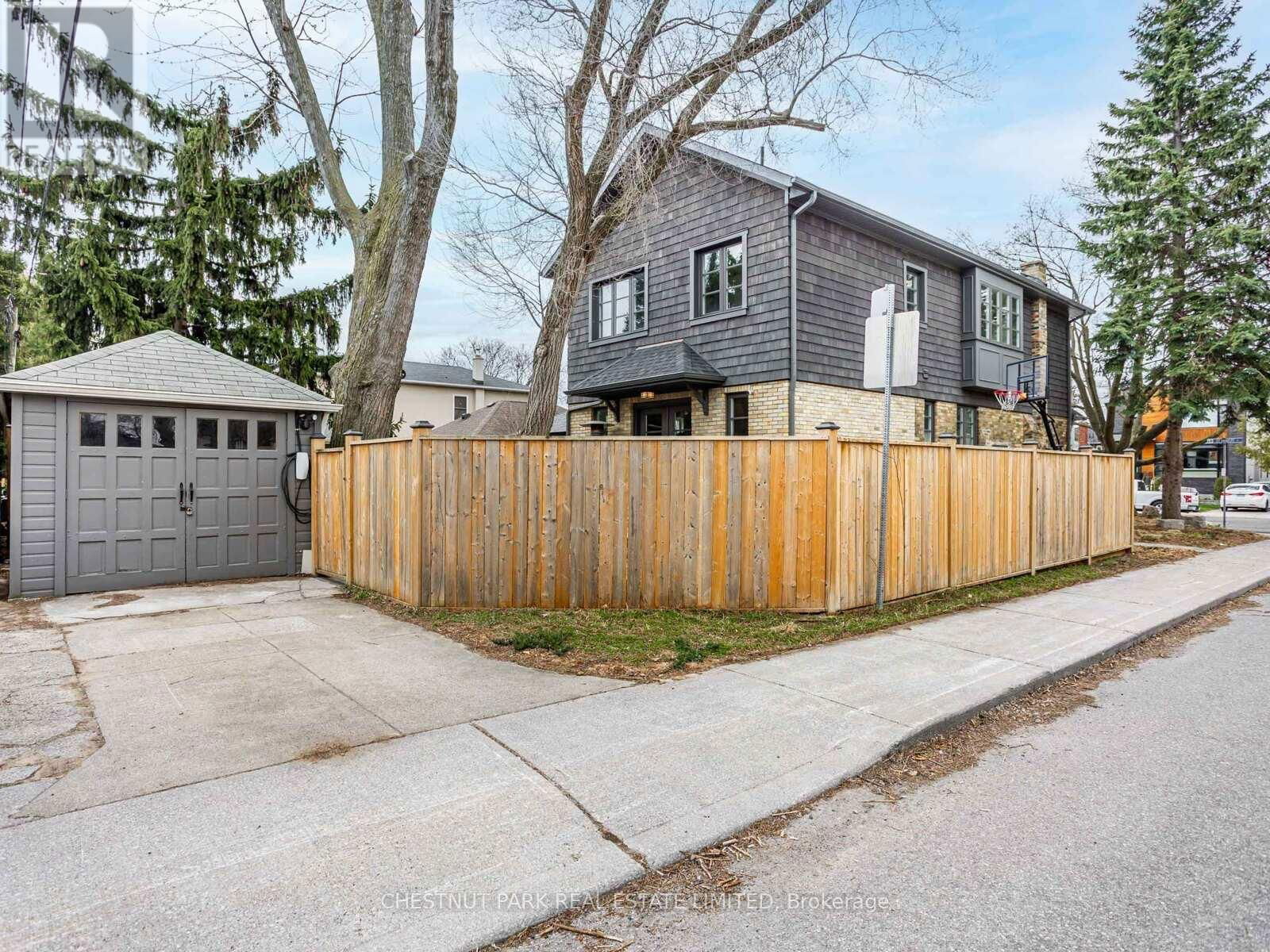 15 ST HUBERT AVENUE Image 38