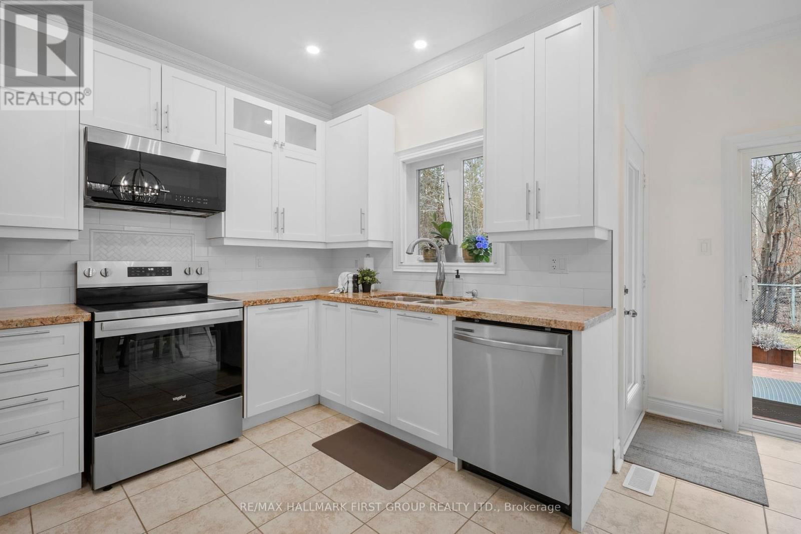544 GEORGE REYNOLDS DRIVE Image 17