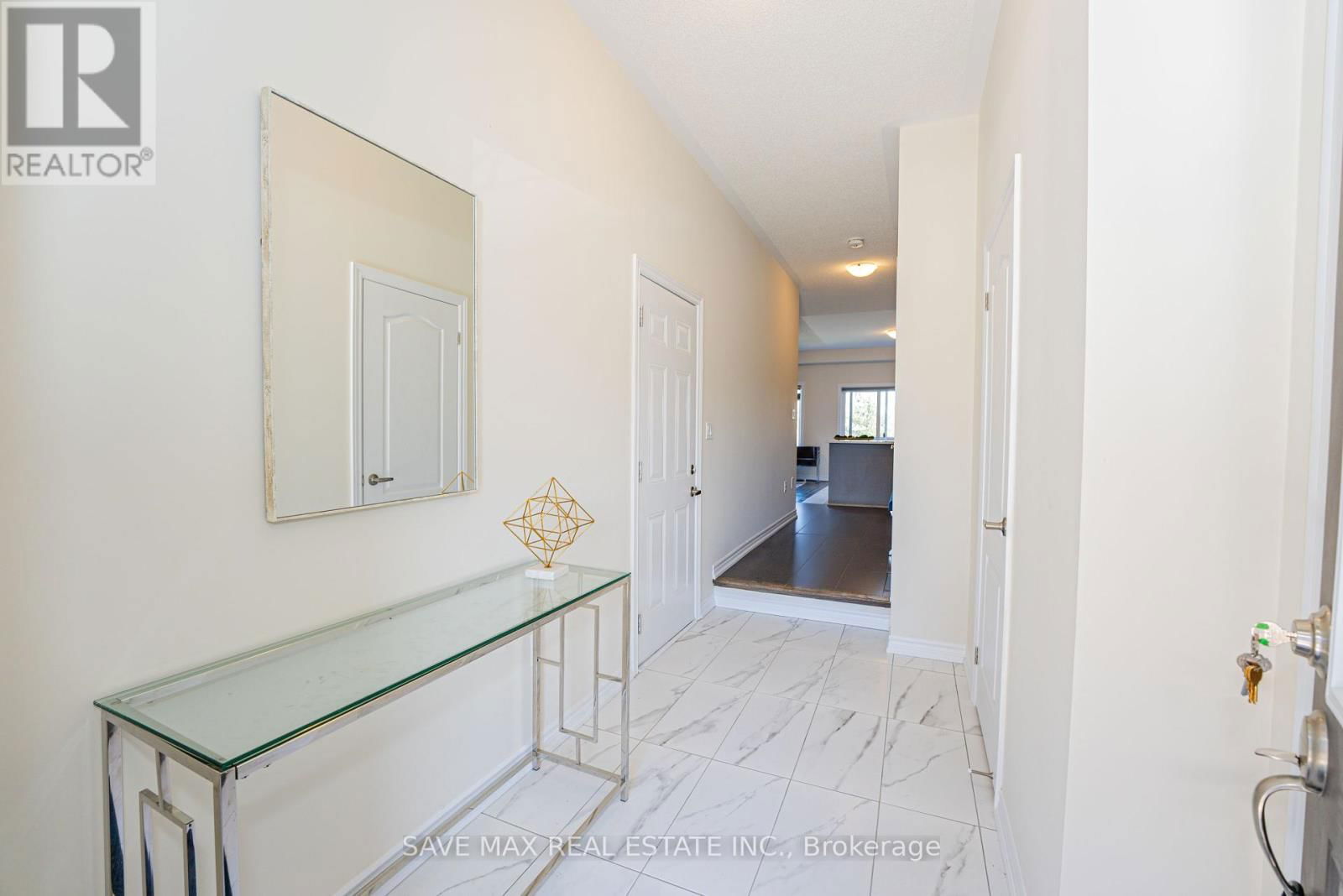 38 SENAY CIRCLE WEST Image 12