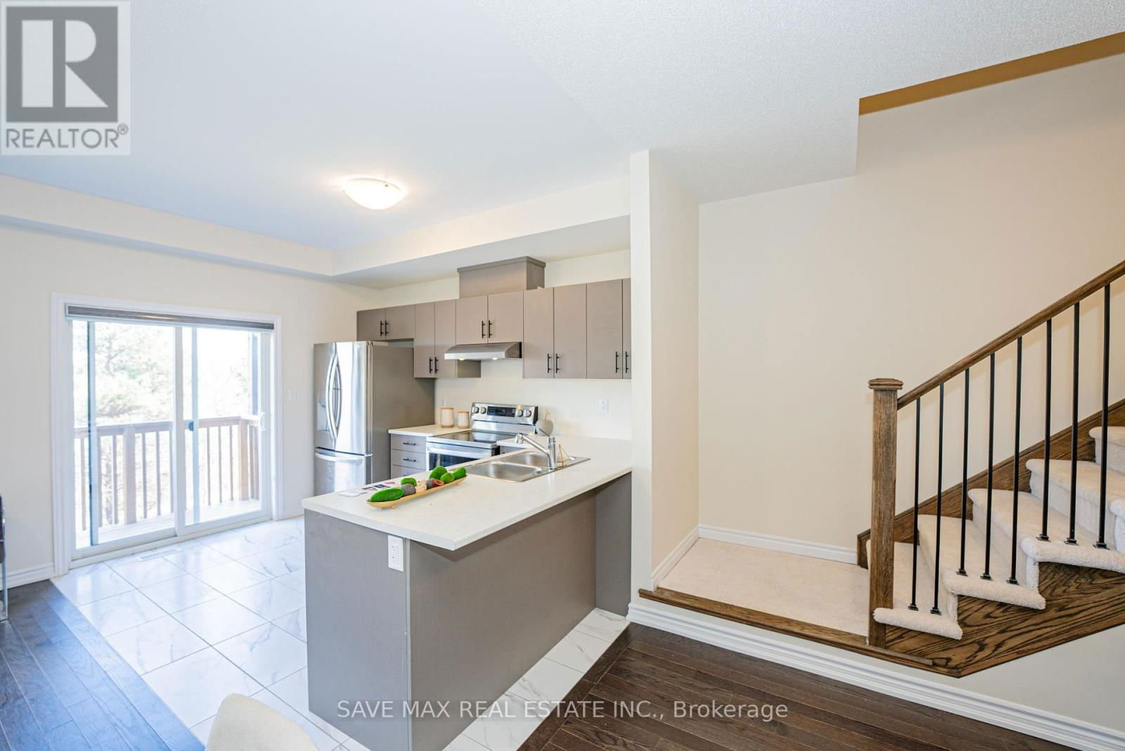38 SENAY CIRCLE WEST Image 20