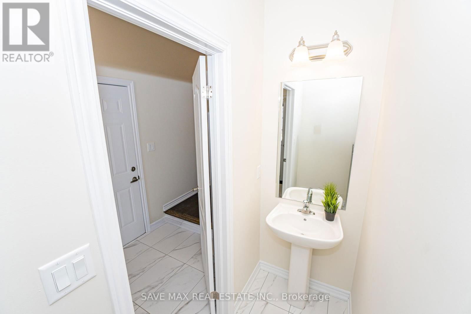 38 SENAY CIRCLE WEST Image 25