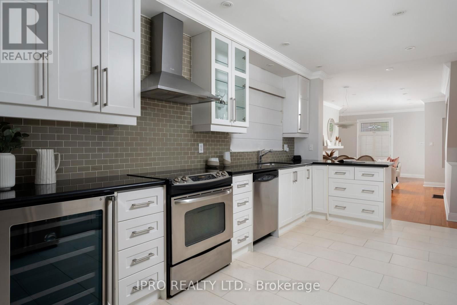 53 FERRIER AVENUE Image 14
