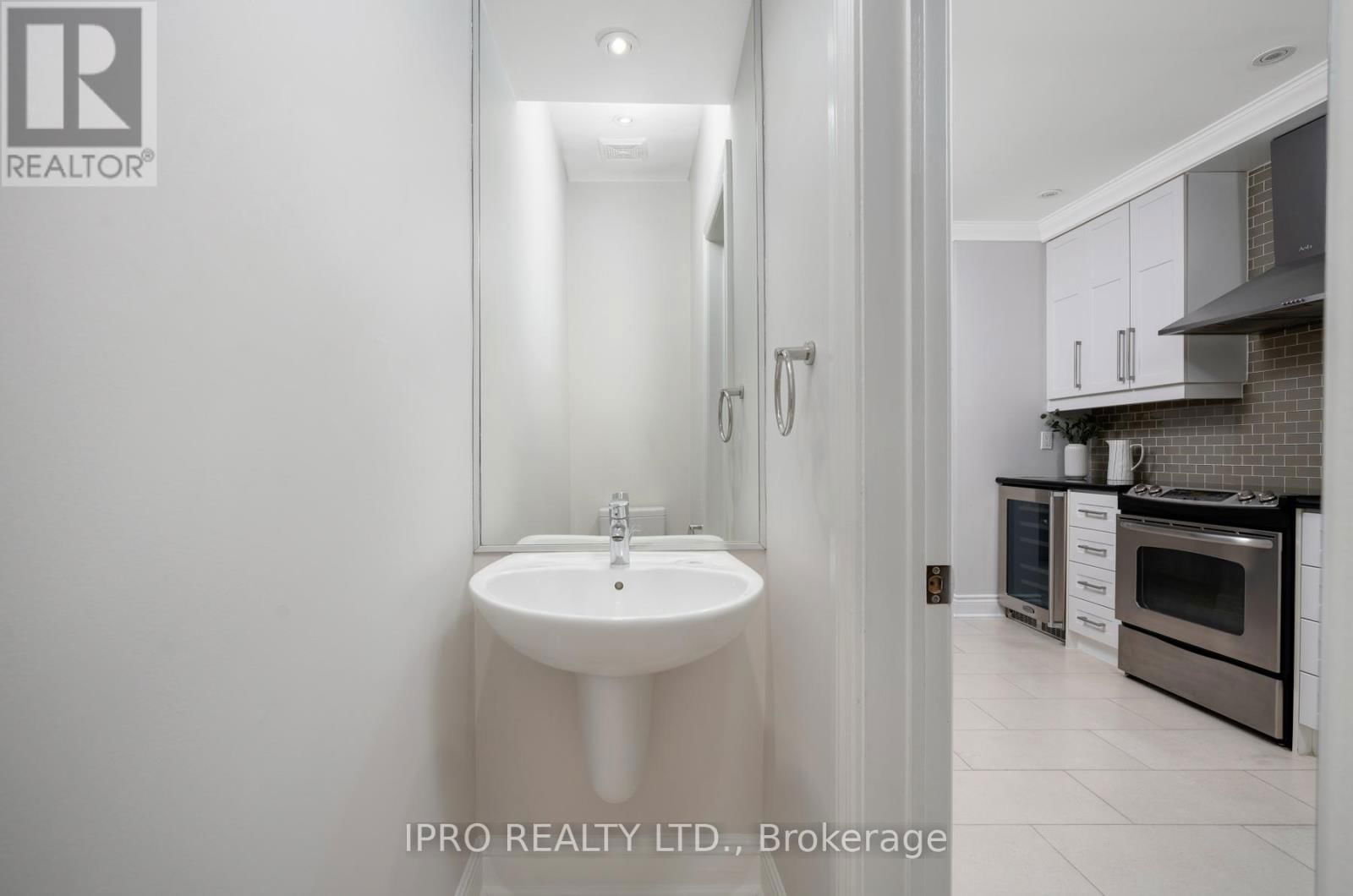 53 FERRIER AVENUE Image 17