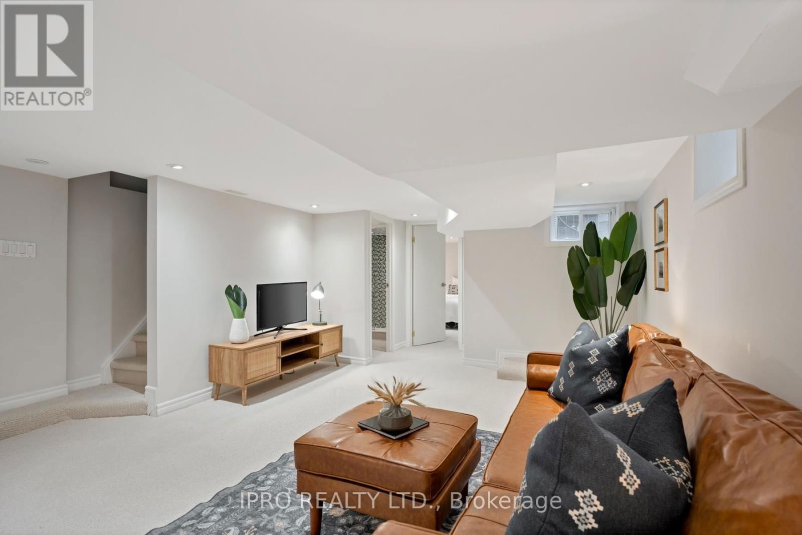 53 FERRIER AVENUE Image 32