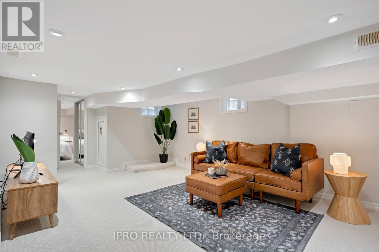 53 FERRIER AVENUE Image 33