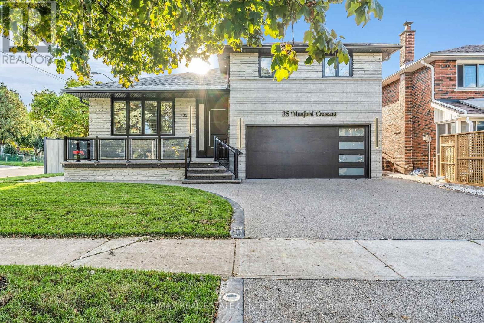 35 MUNFORD CRESCENT Image 1