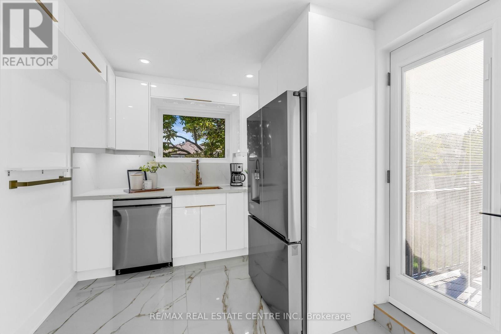 35 MUNFORD CRESCENT Image 16
