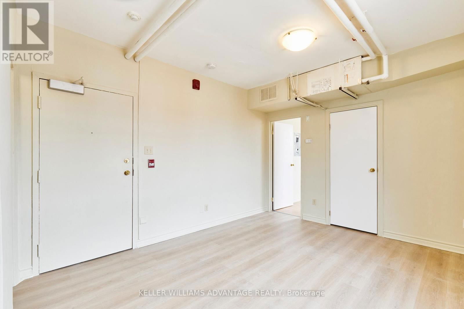 280 WOODFIELD ROAD Image 32