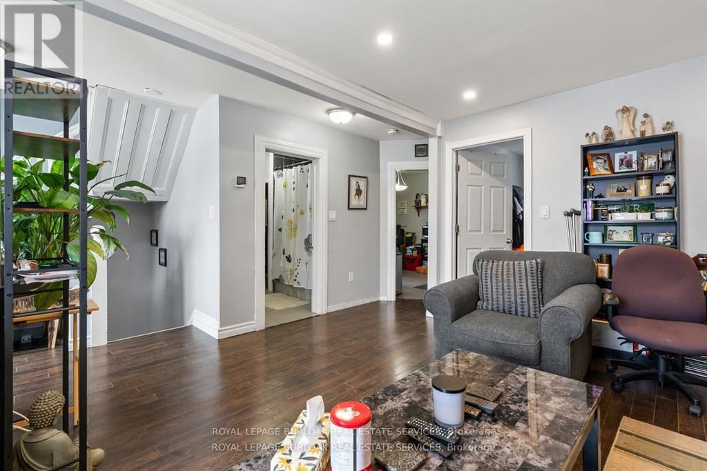 191 SIMCOE STREET SOUTH Image 10