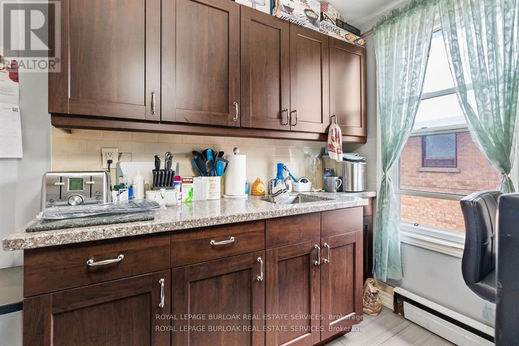 191 SIMCOE STREET SOUTH Image 12
