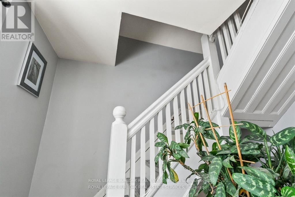 191 SIMCOE STREET SOUTH Image 14