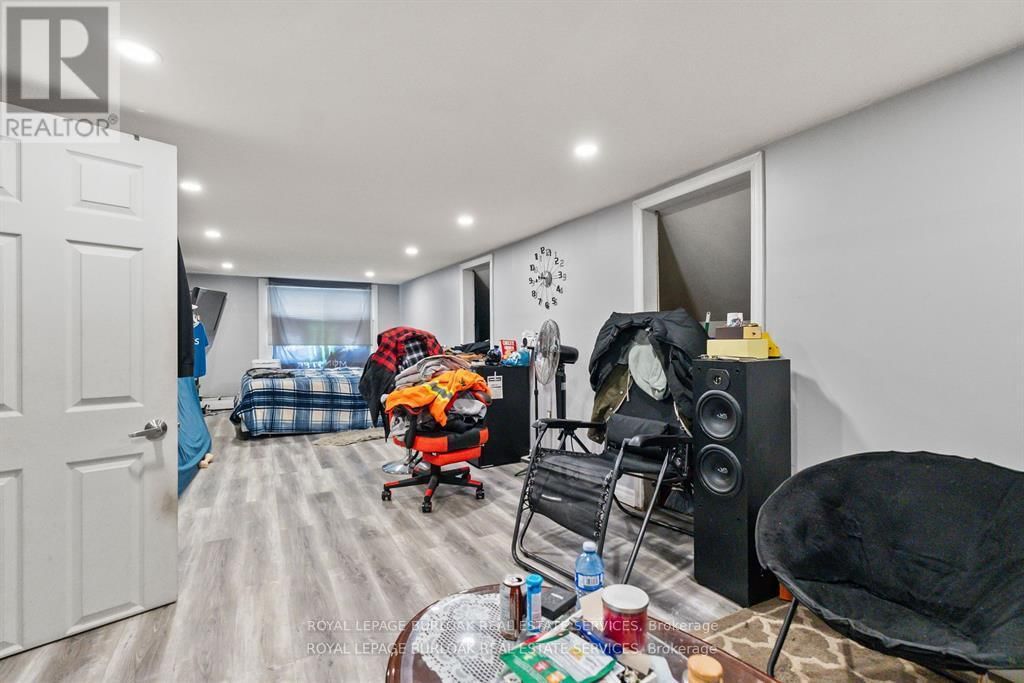 191 SIMCOE STREET SOUTH Image 15