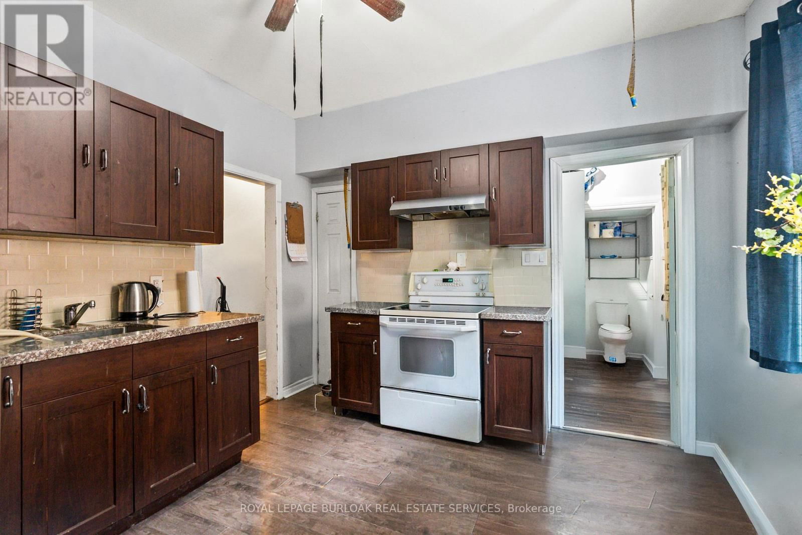 191 SIMCOE STREET SOUTH Image 18
