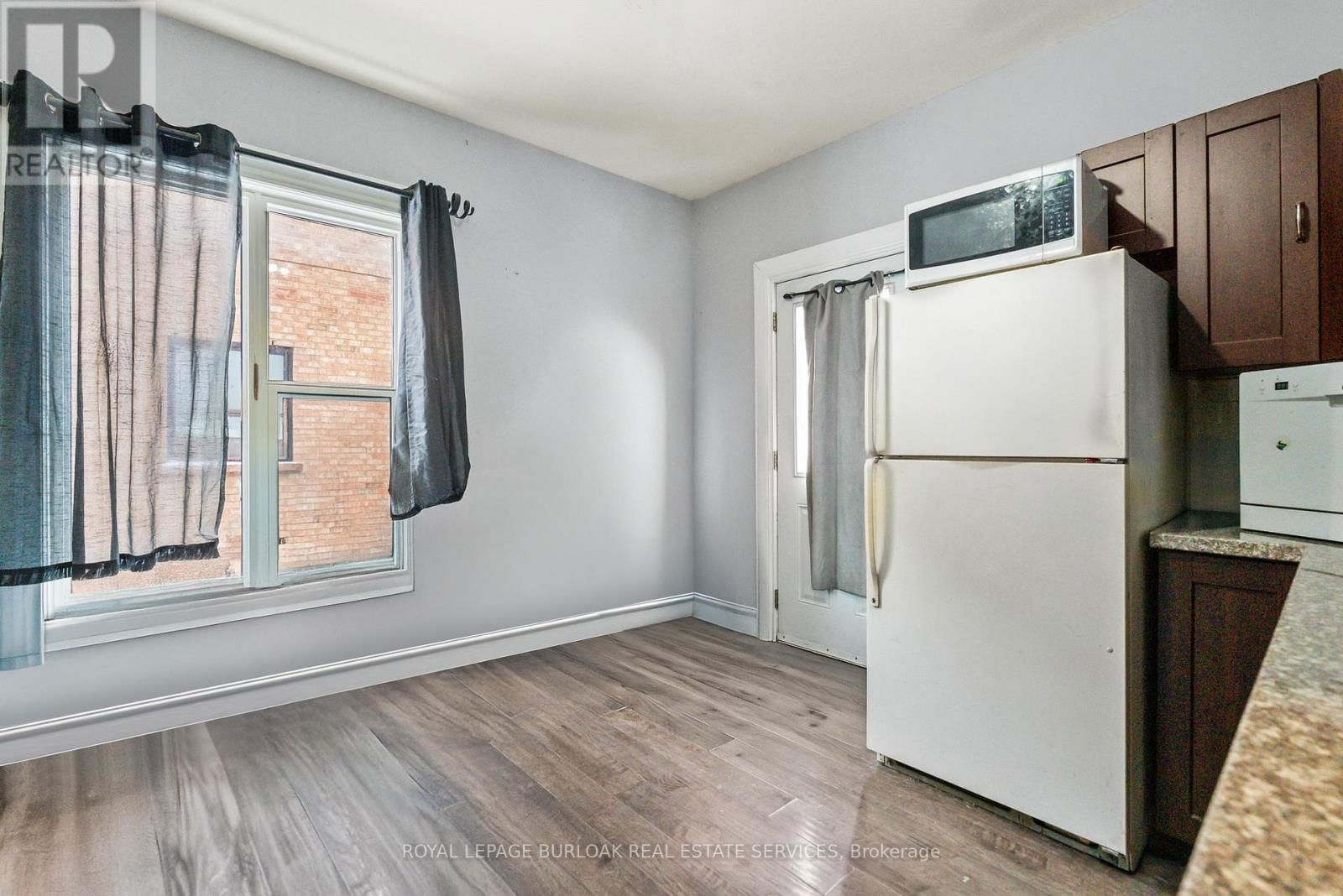 191 SIMCOE STREET SOUTH Image 19