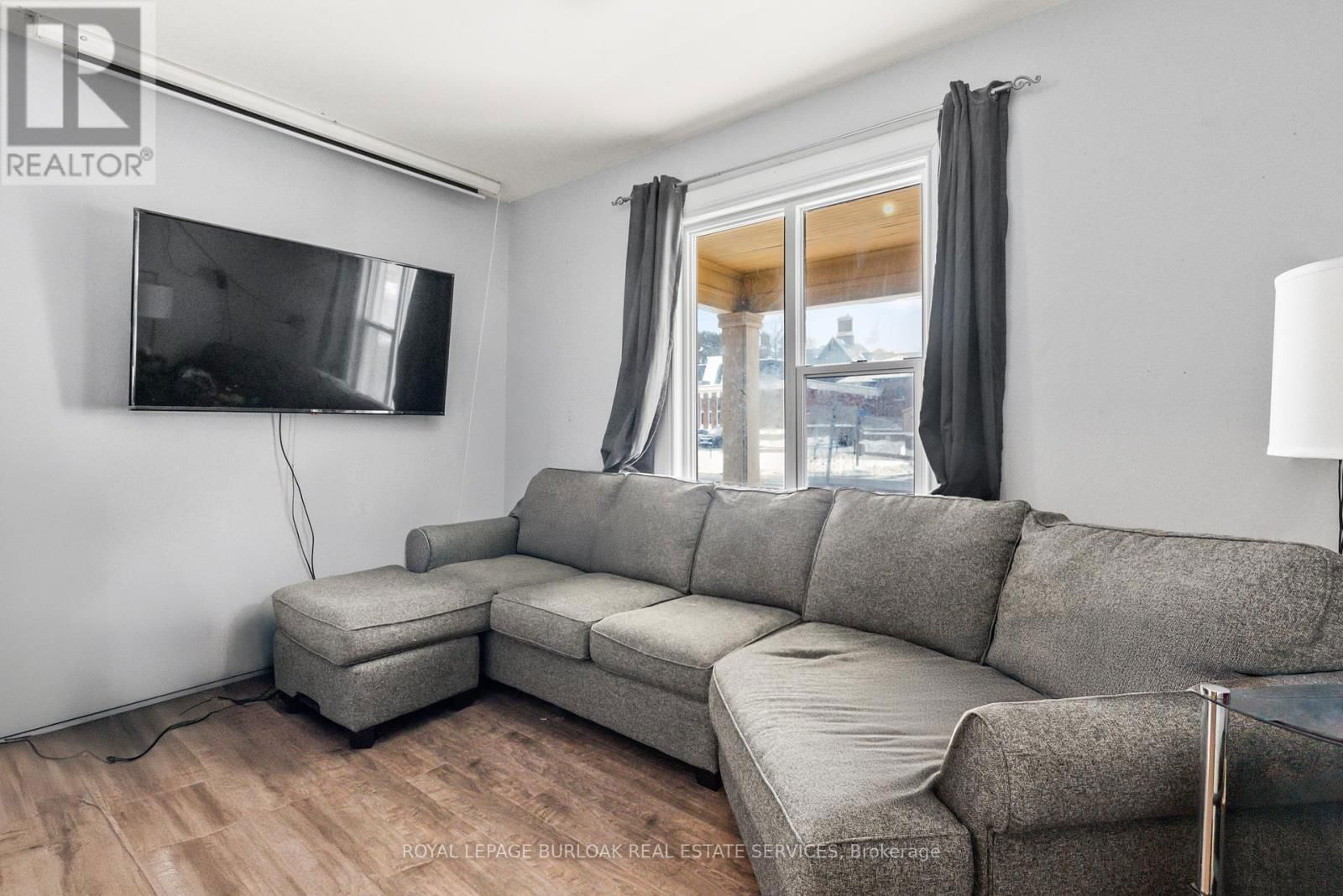 191 SIMCOE STREET SOUTH Image 20