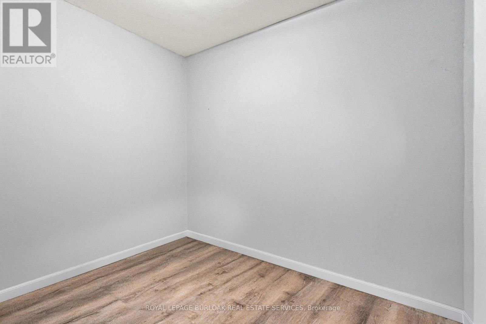 191 SIMCOE STREET SOUTH Image 22