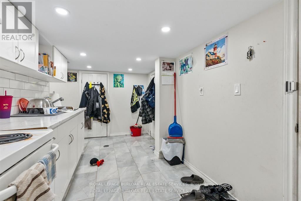 191 SIMCOE STREET SOUTH Image 25