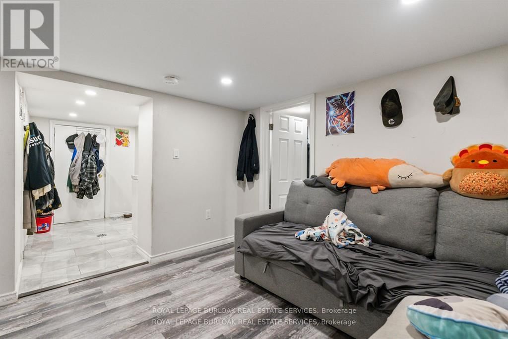 191 SIMCOE STREET SOUTH Image 29
