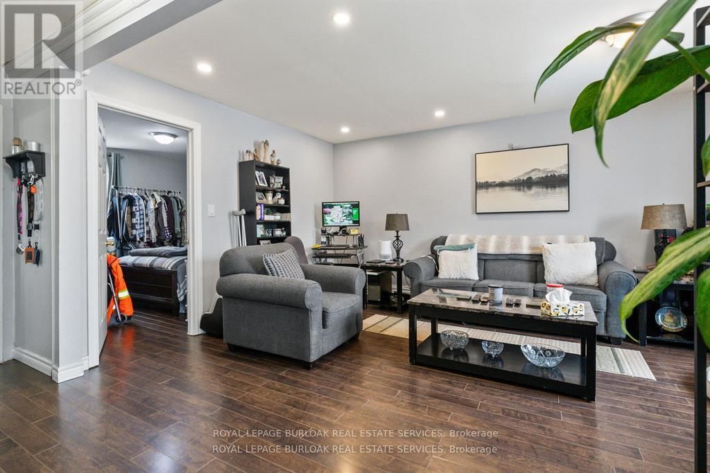 191 SIMCOE STREET SOUTH Image 8