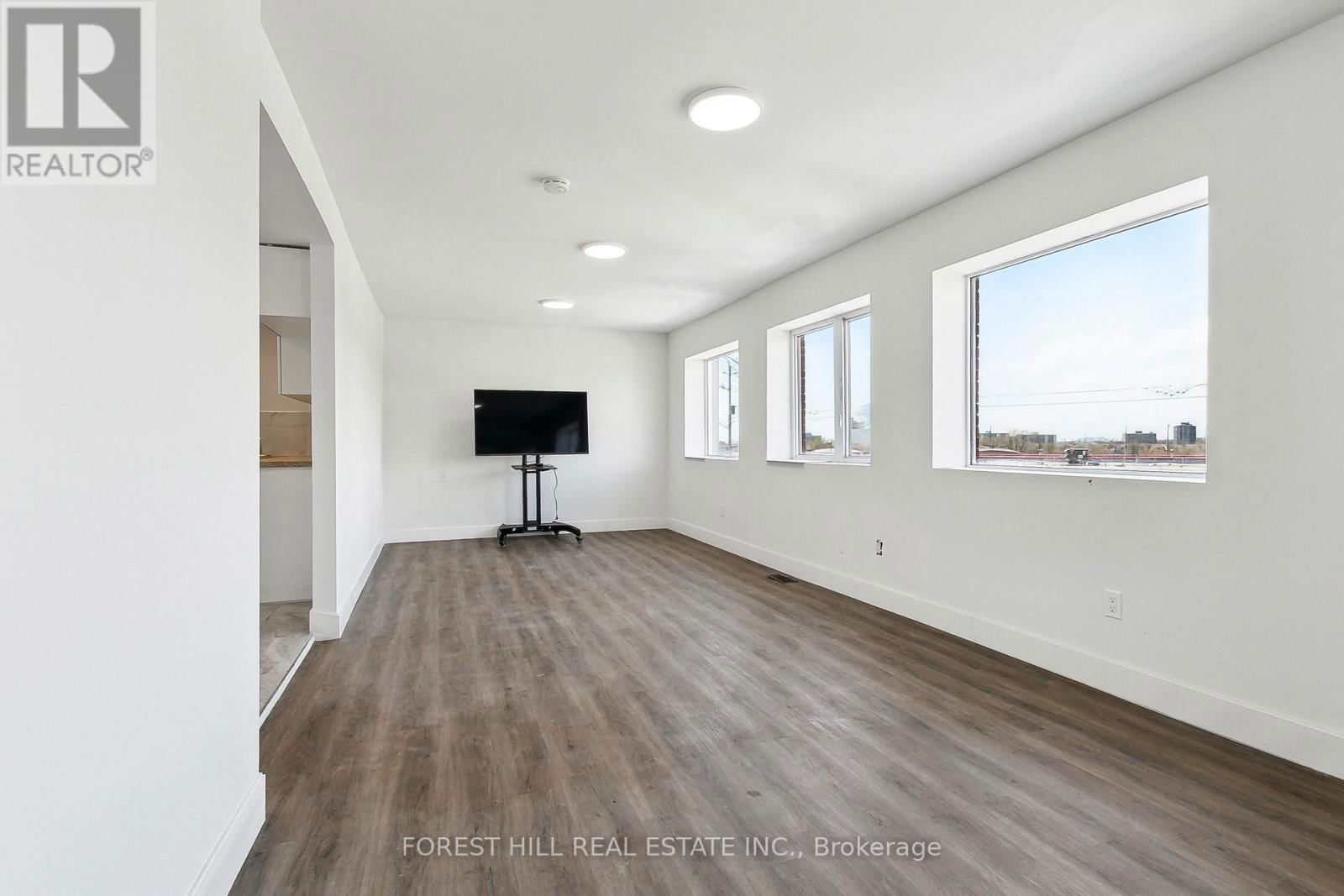 #Upper - 127 RALEIGH AVENUE Image 4