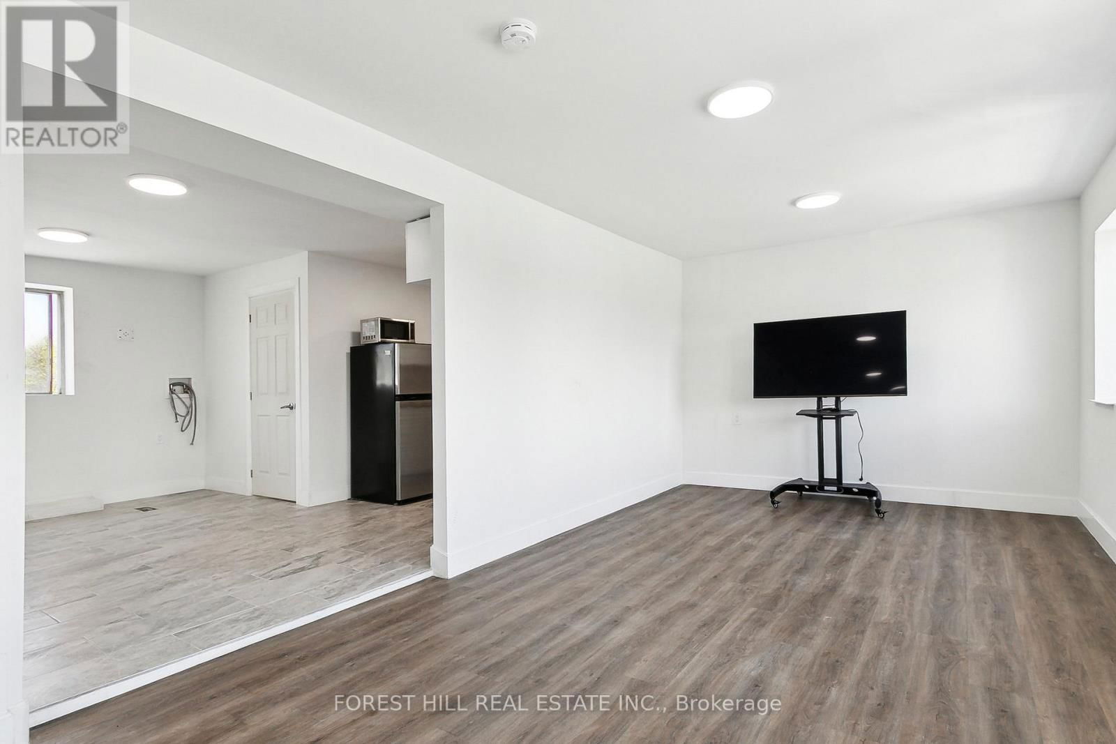 #Upper - 127 RALEIGH AVENUE Image 5