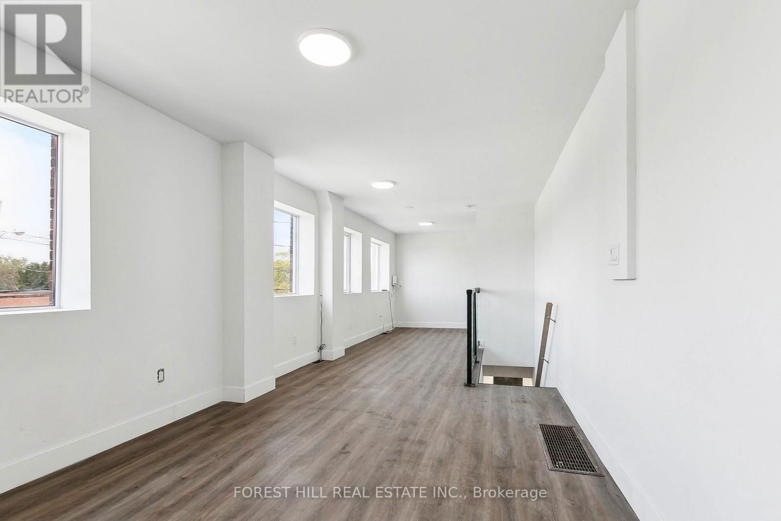#Upper - 127 RALEIGH AVENUE Image 8
