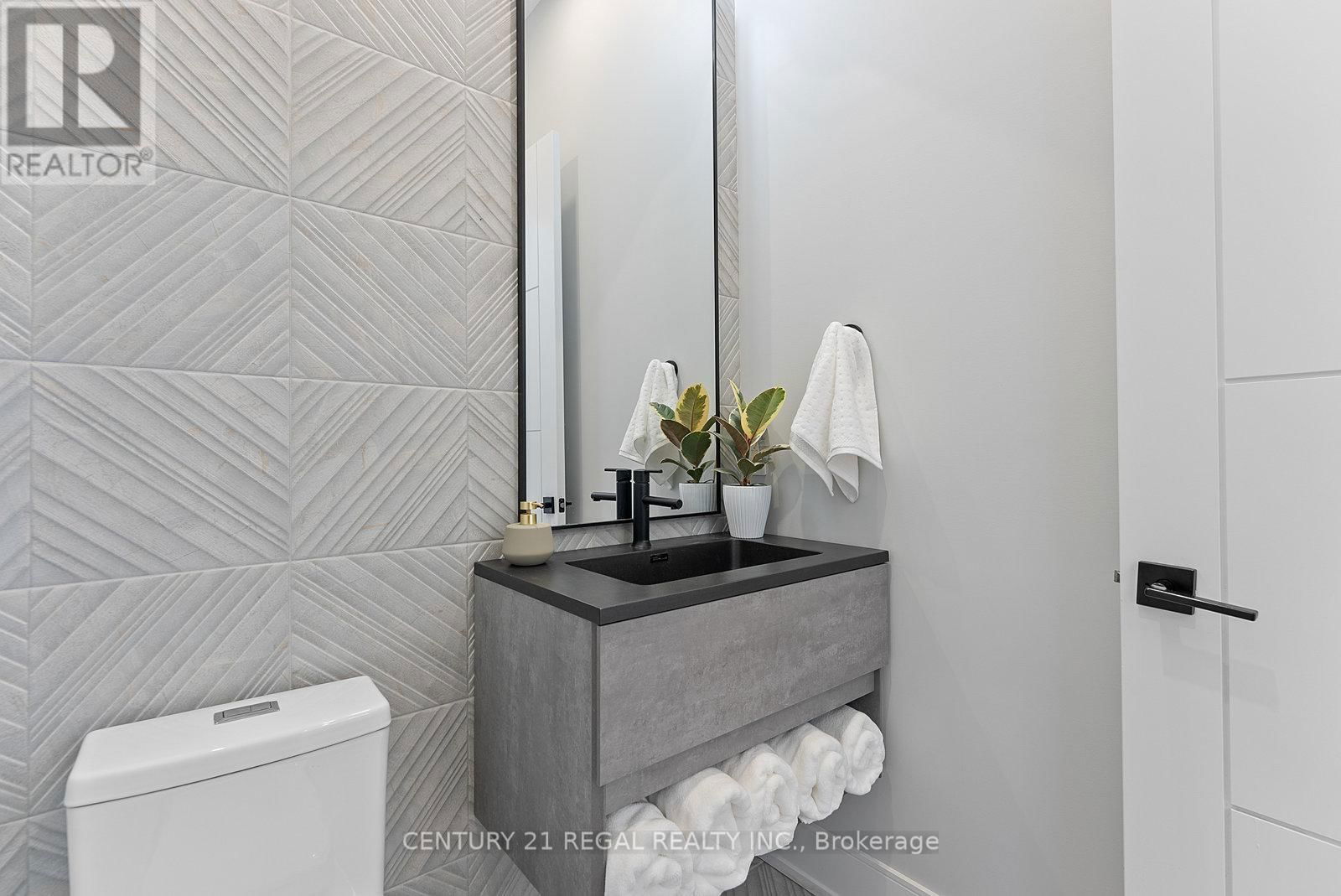 84 BEXHILL AVENUE Image 12