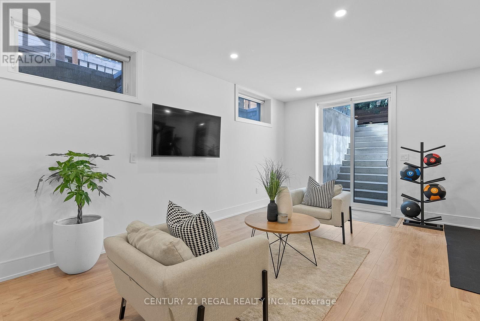 84 BEXHILL AVENUE Image 36