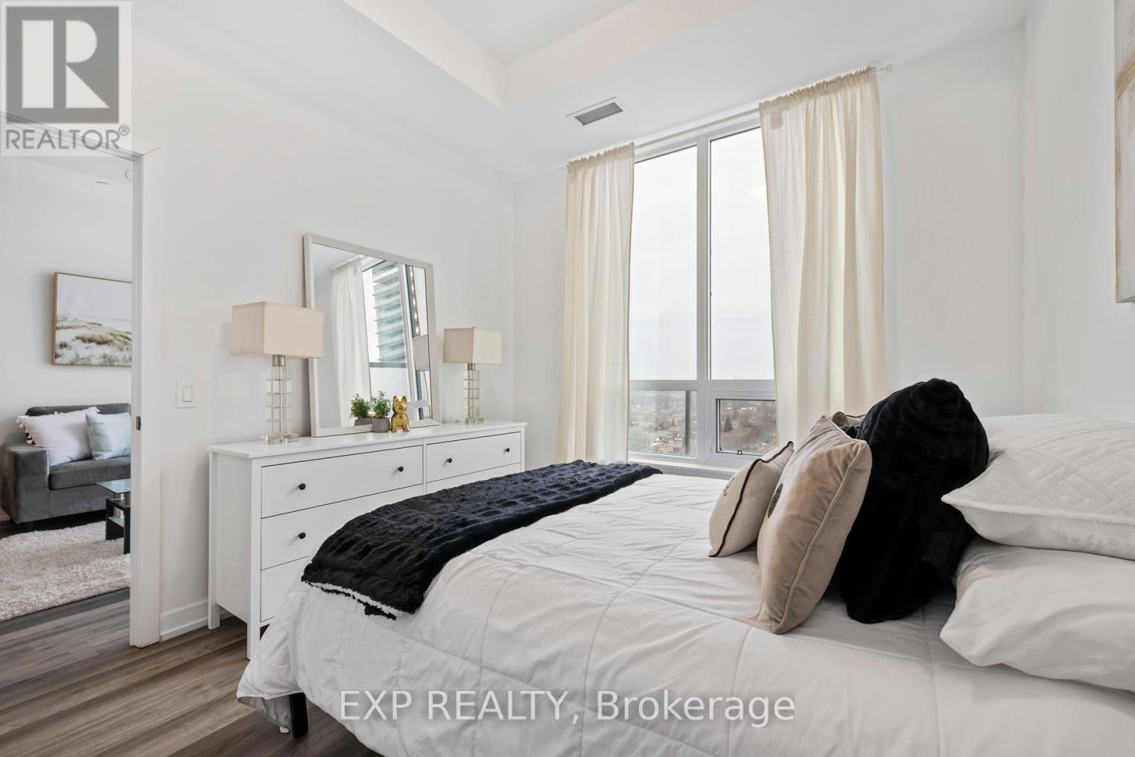 1702 - 1480 BAYLY STREET Image 6