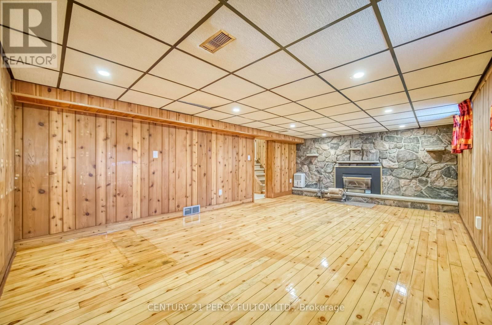 41 SQUIRES AVENUE Image 12