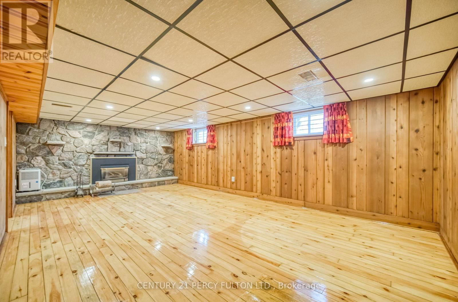 41 SQUIRES AVENUE Image 13