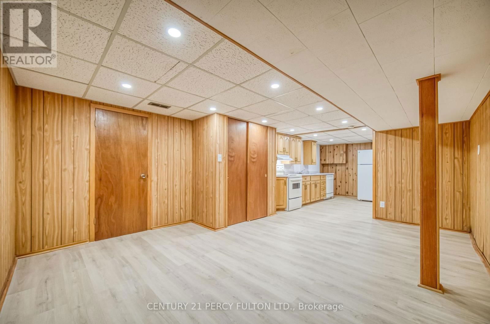41 SQUIRES AVENUE Image 15