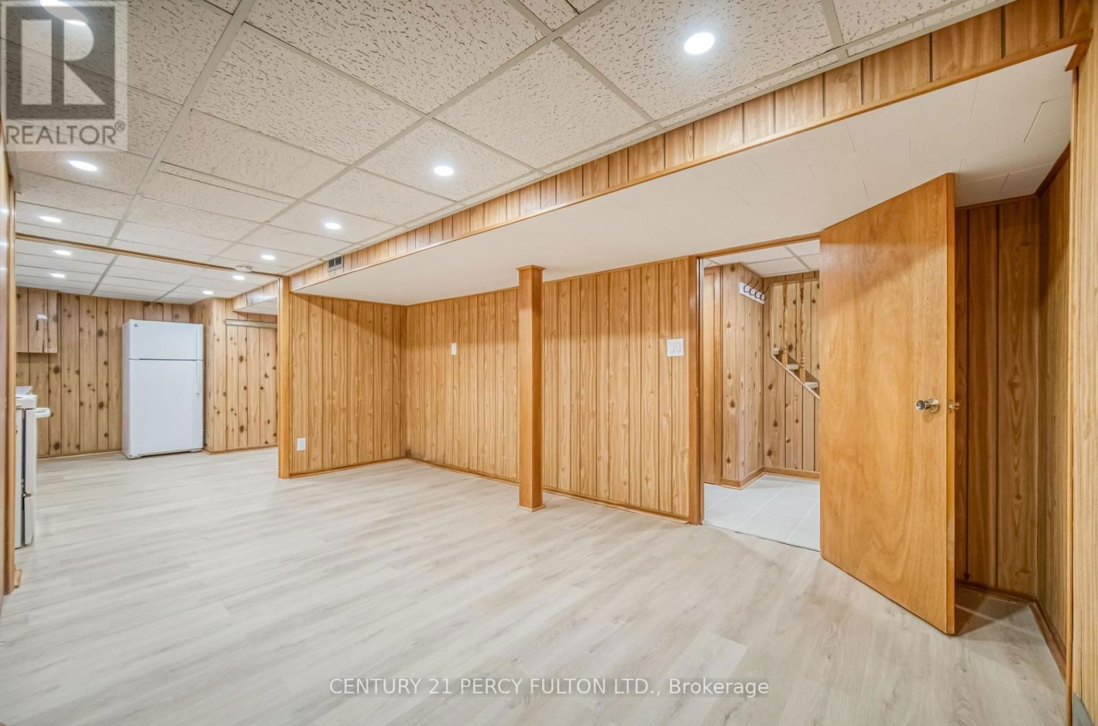41 SQUIRES AVENUE Image 17