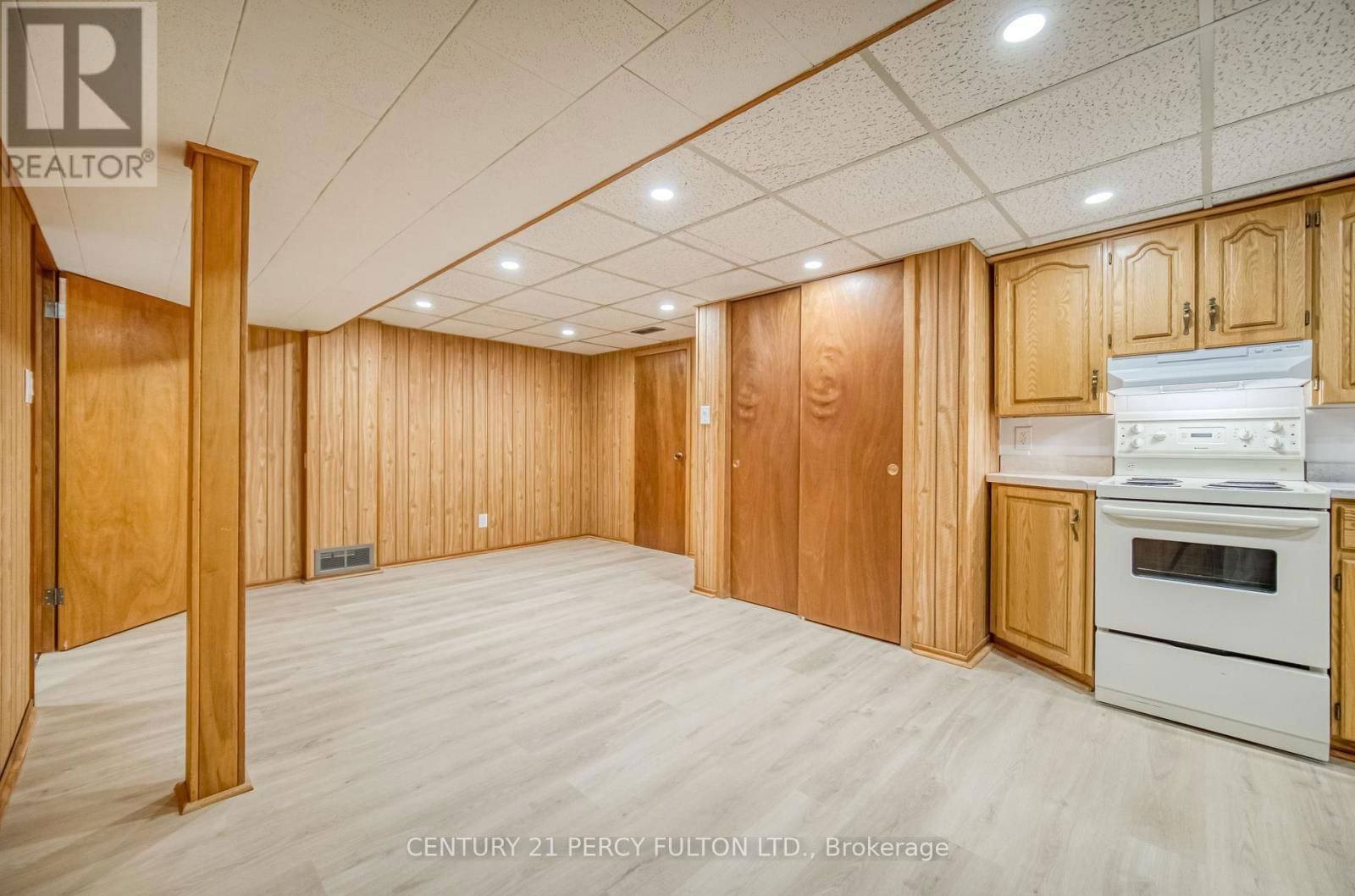 41 SQUIRES AVENUE Image 18