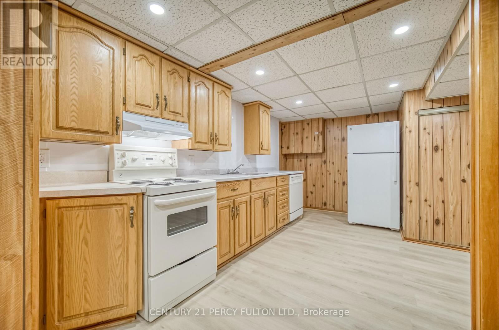 41 SQUIRES AVENUE Image 20