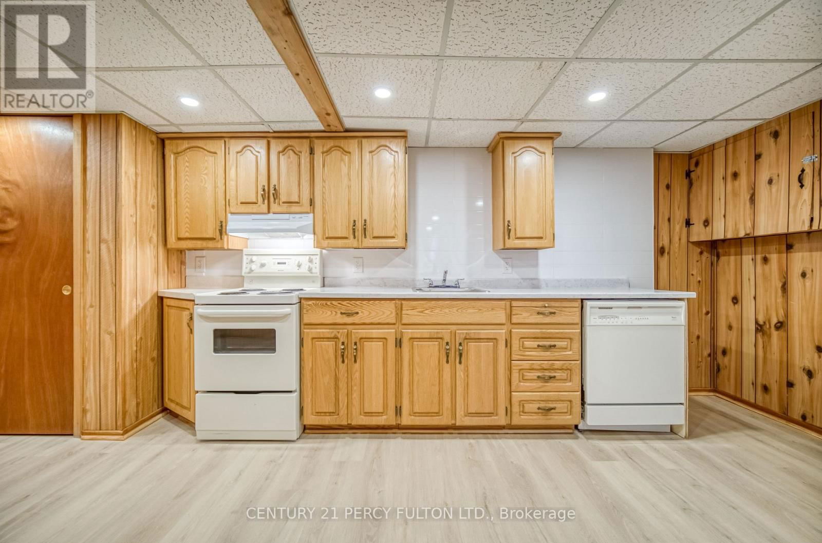 41 SQUIRES AVENUE Image 21