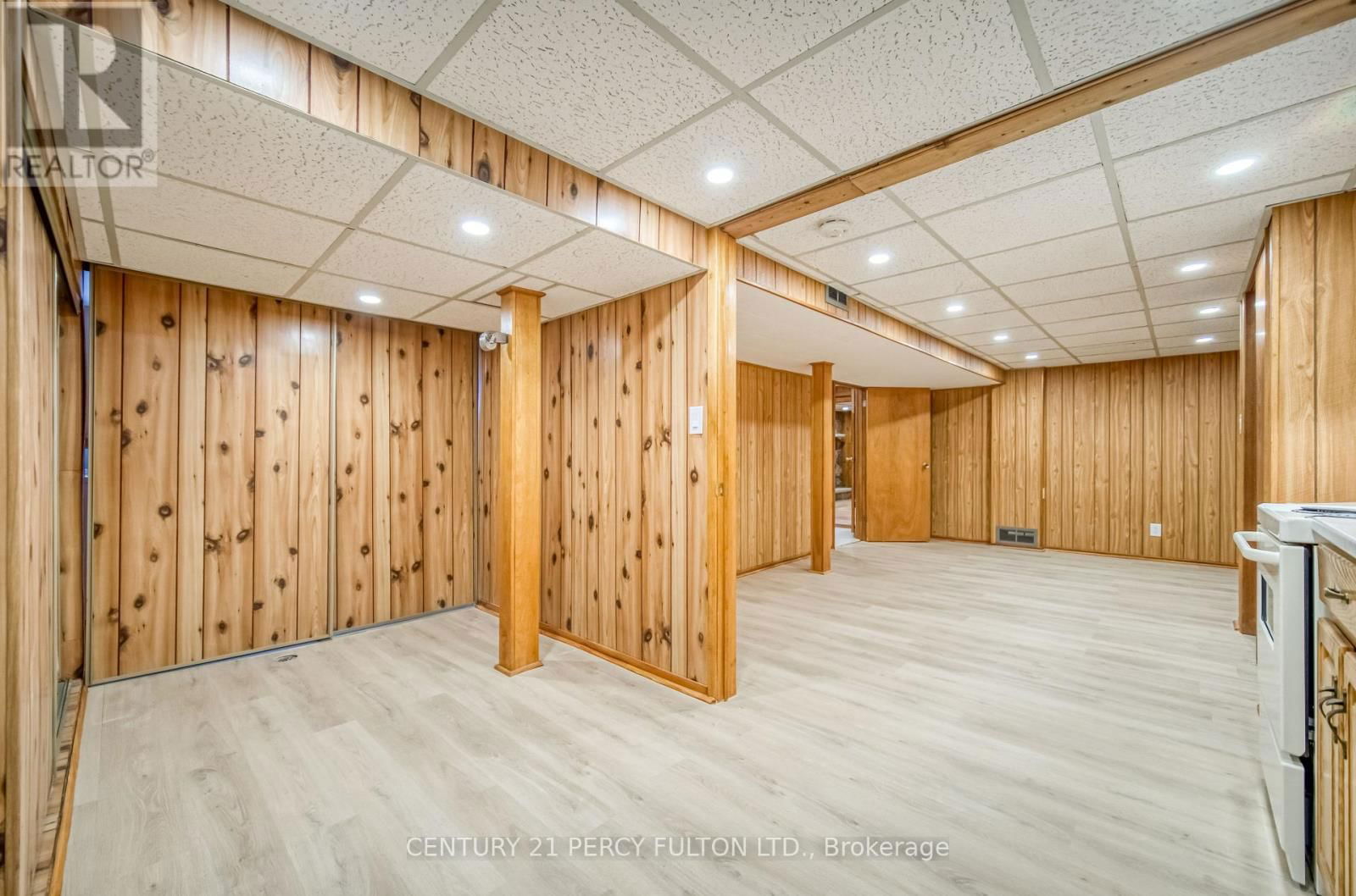 41 SQUIRES AVENUE Image 22