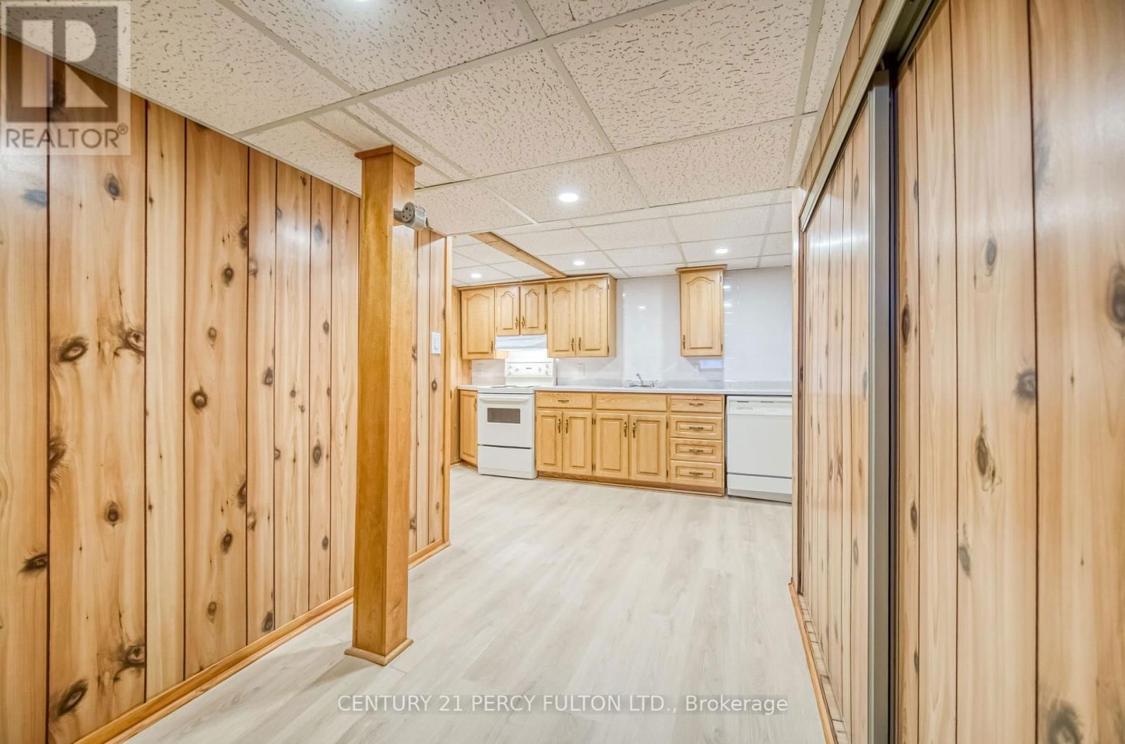 41 SQUIRES AVENUE Image 23