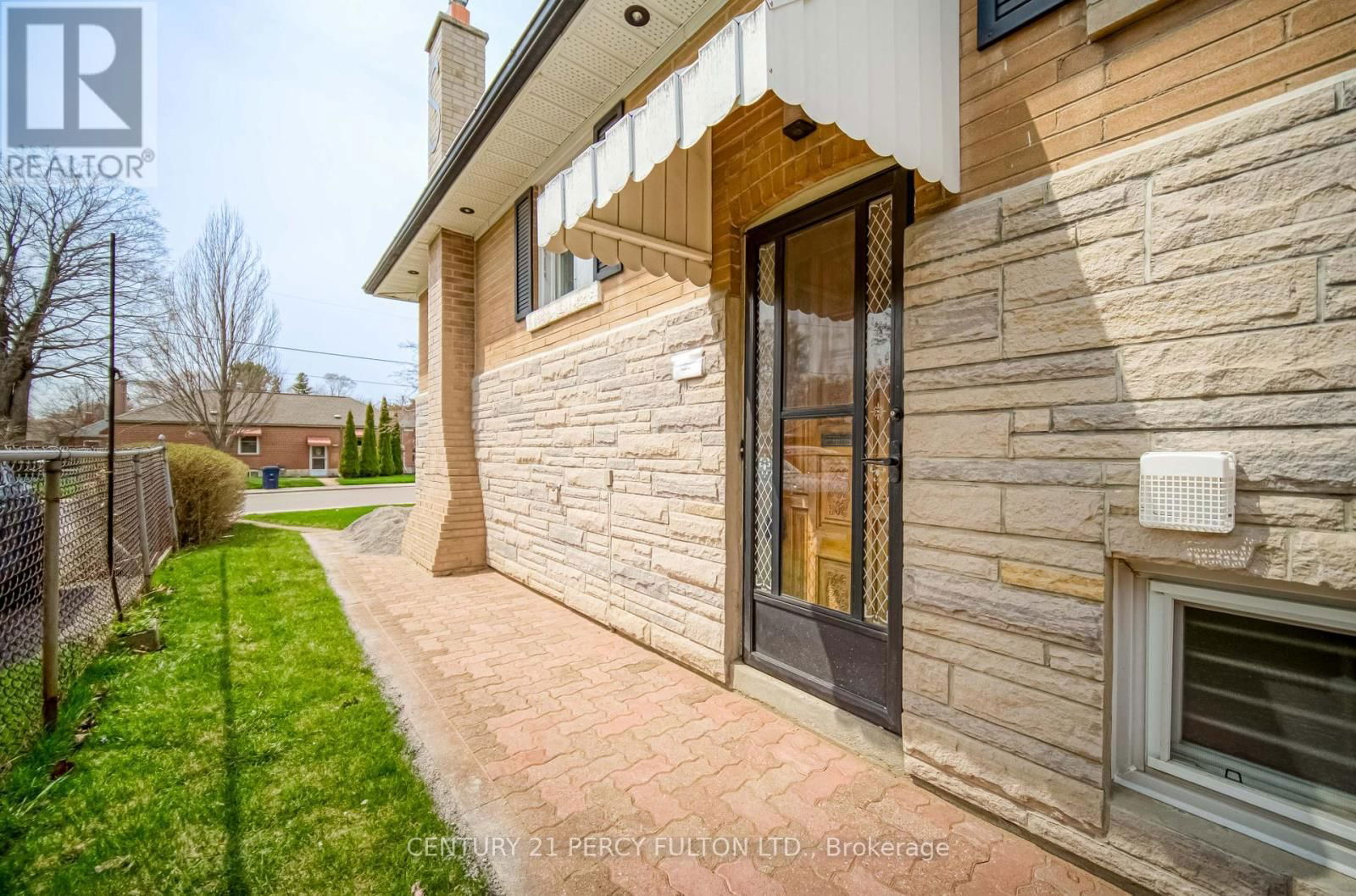 41 SQUIRES AVENUE Image 6