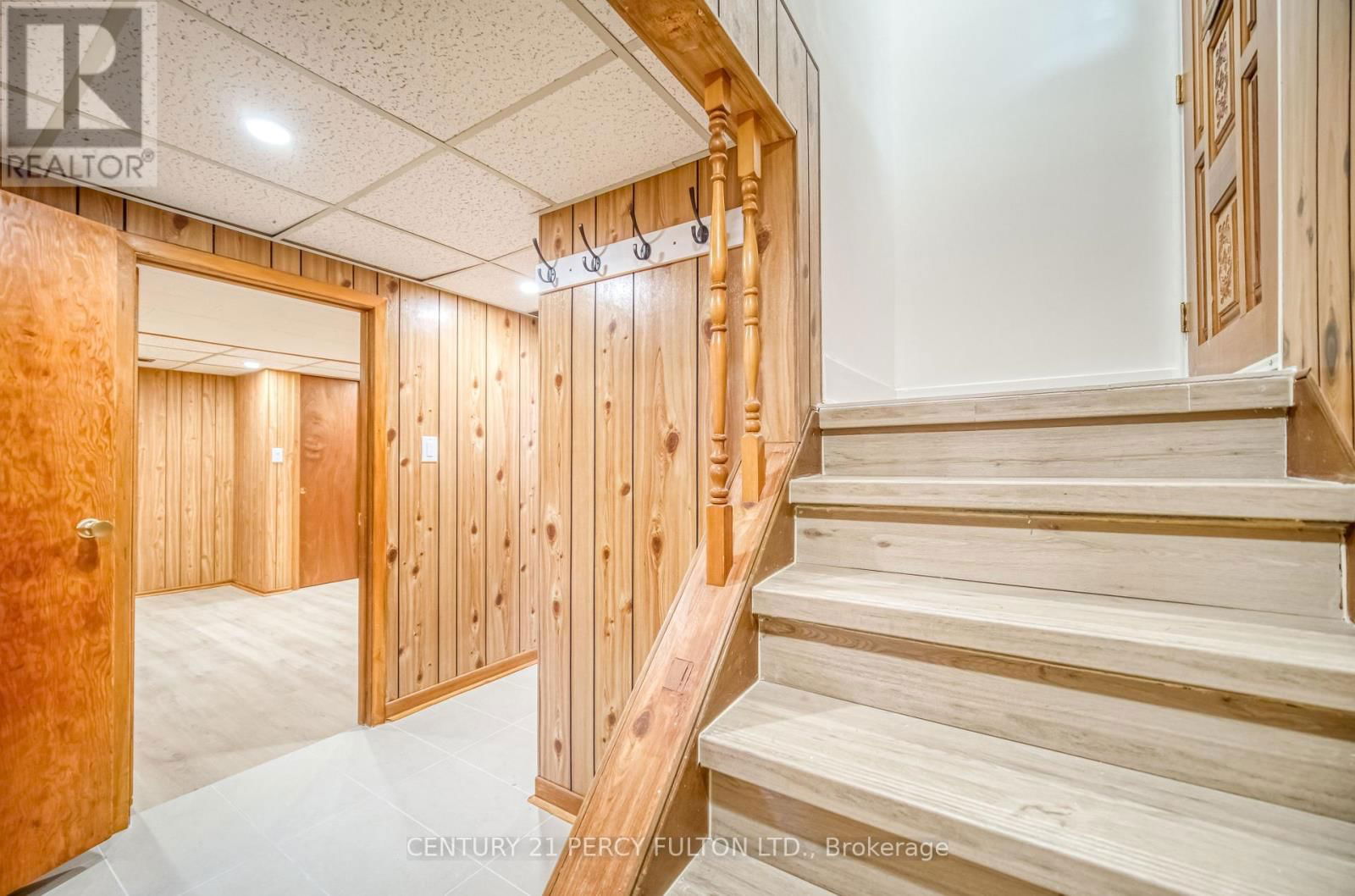 41 SQUIRES AVENUE Image 8