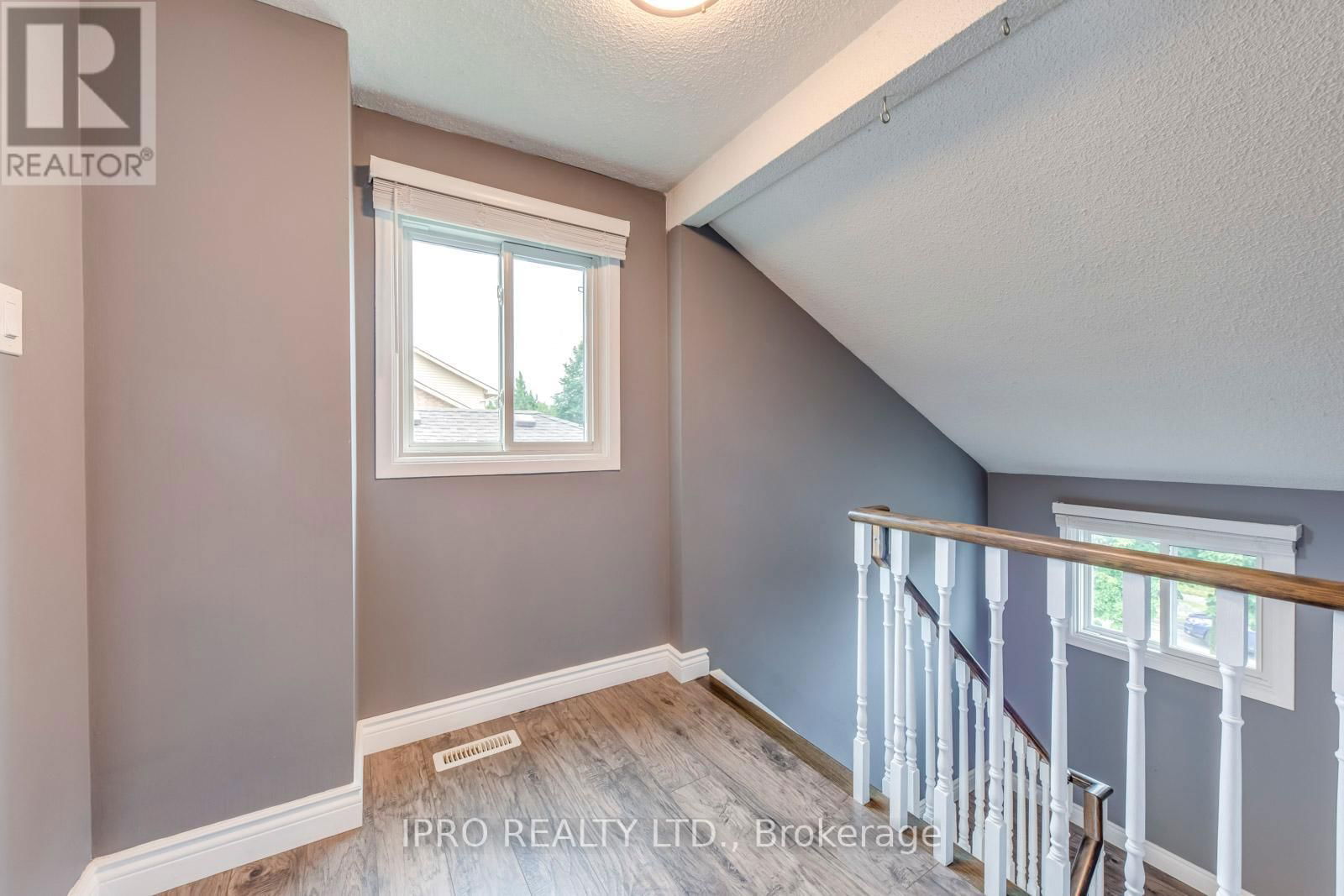 7 WRIGHT CRESCENT Image 32