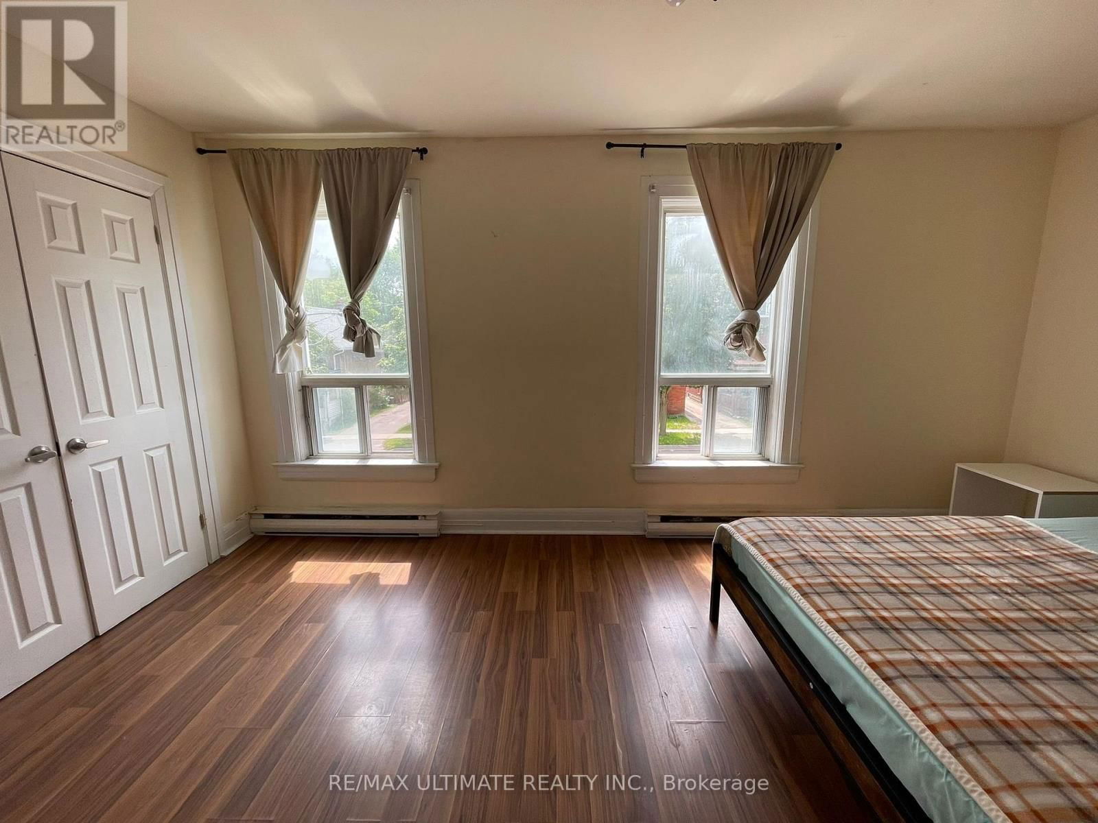 128 ELGIN STREET EAST Image 9