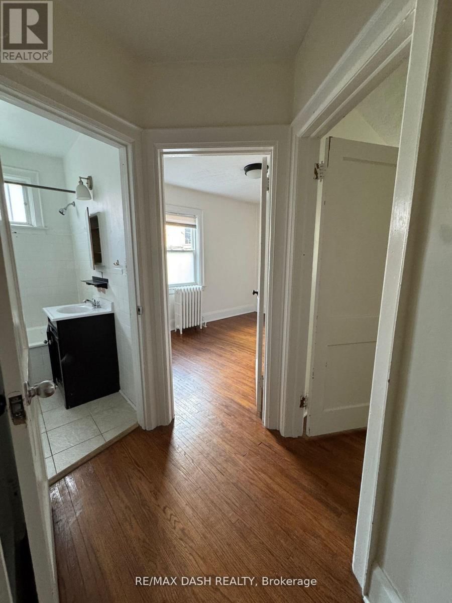 Main - 40 HAMMERSMITH AVENUE Image 11