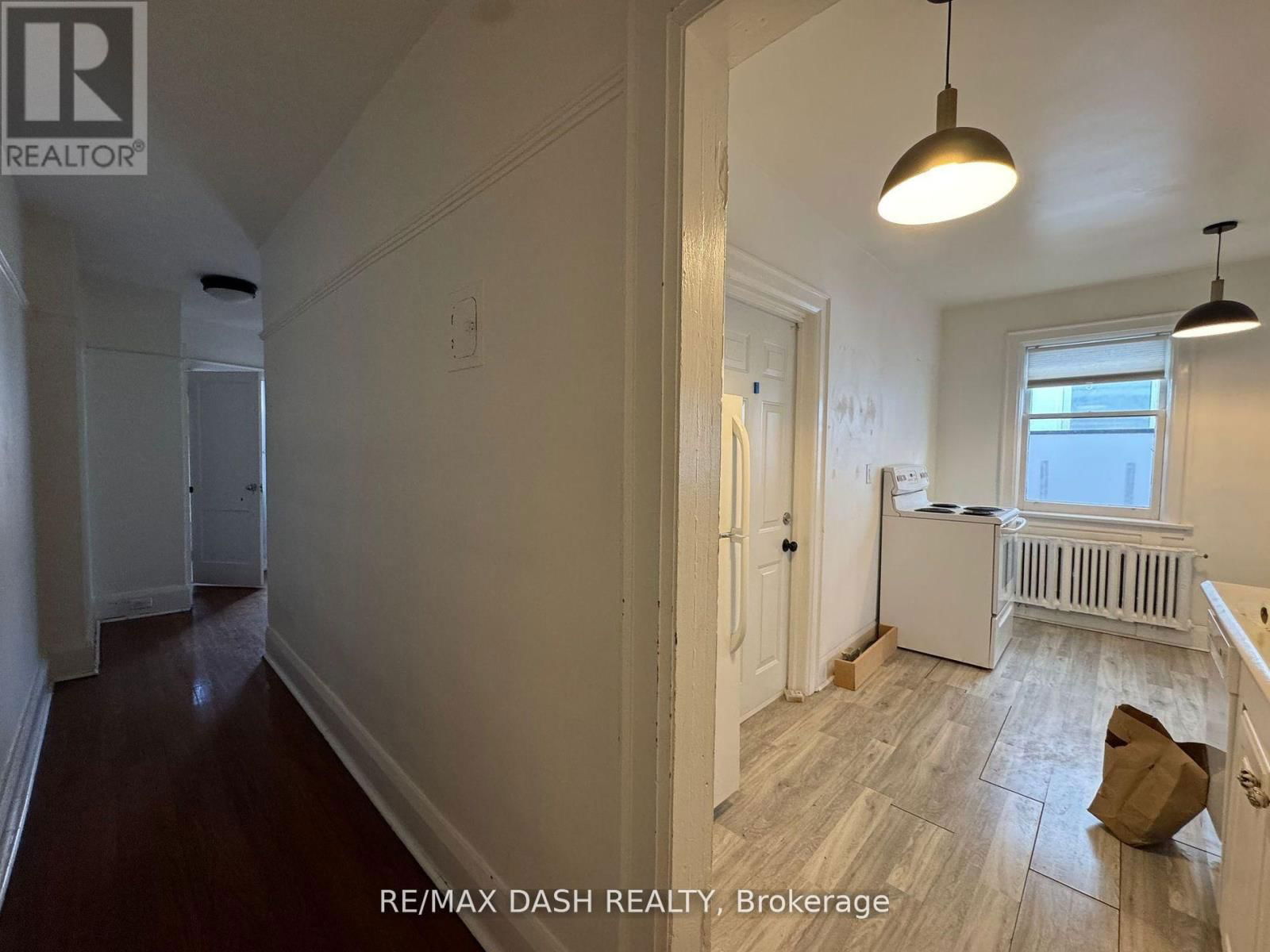 Main - 40 HAMMERSMITH AVENUE Image 12