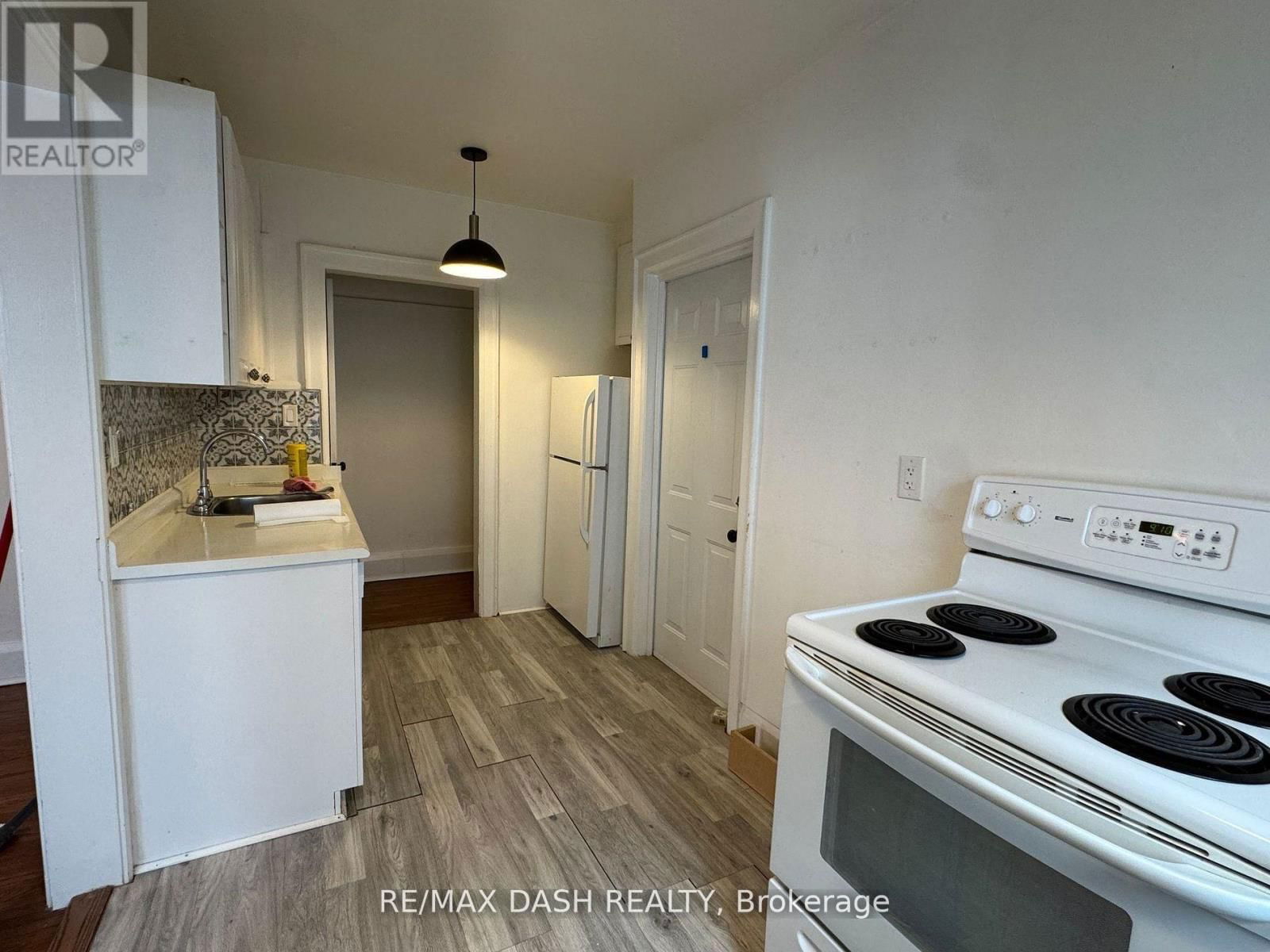 Main - 40 HAMMERSMITH AVENUE Image 8