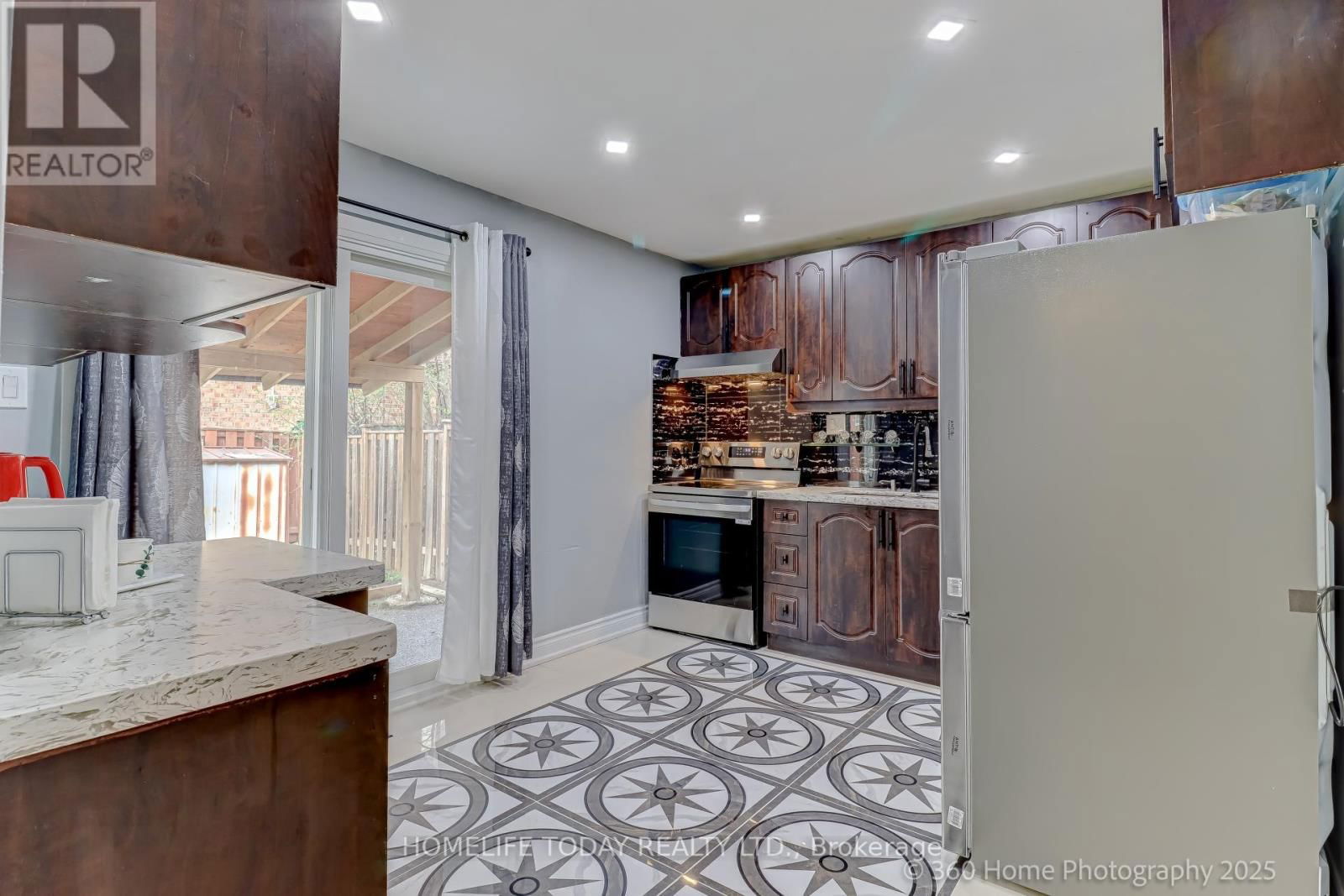 28 LONGSWORD DRIVE Image 11