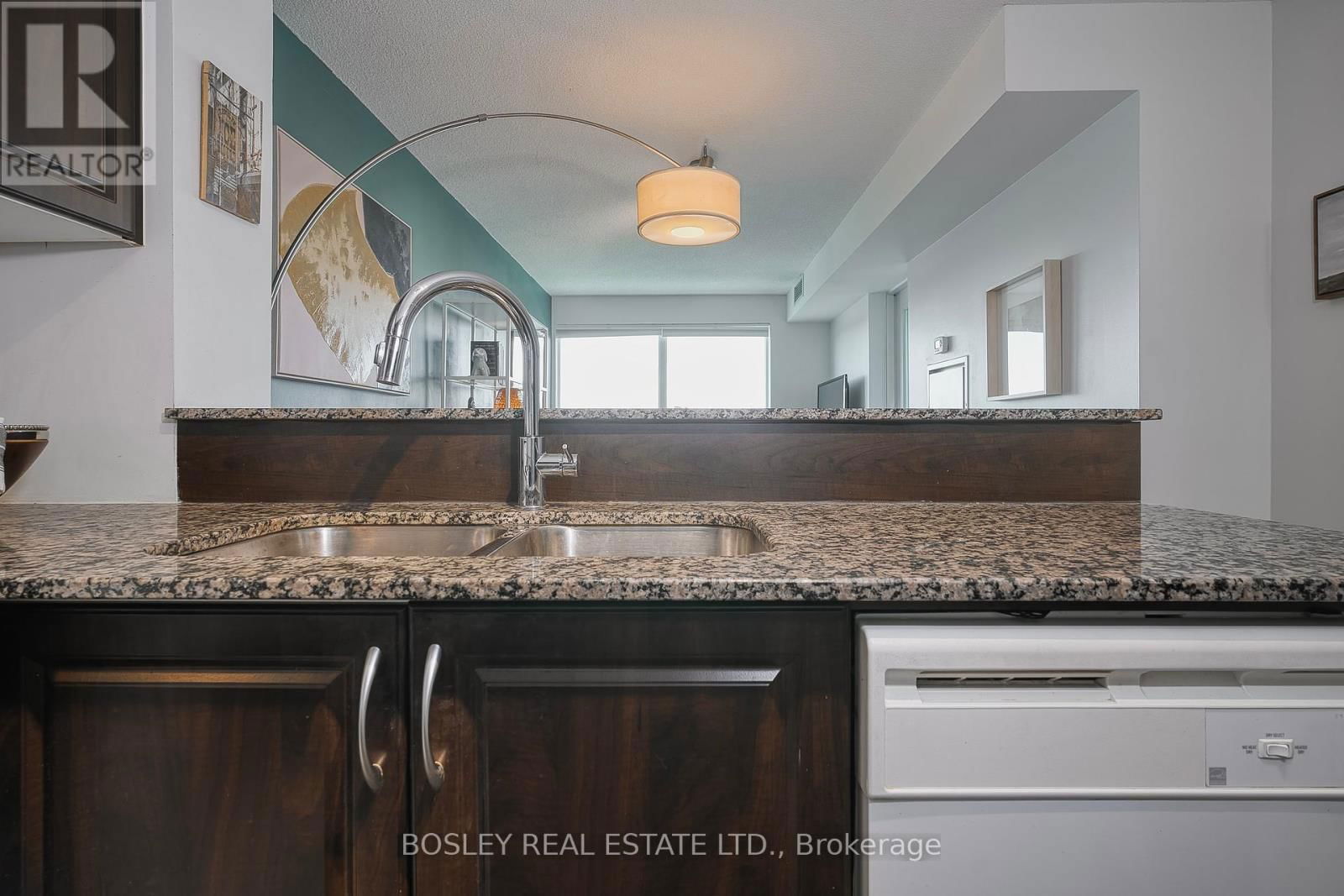 326 - 60 FAIRFAX CRESCENT Image 10