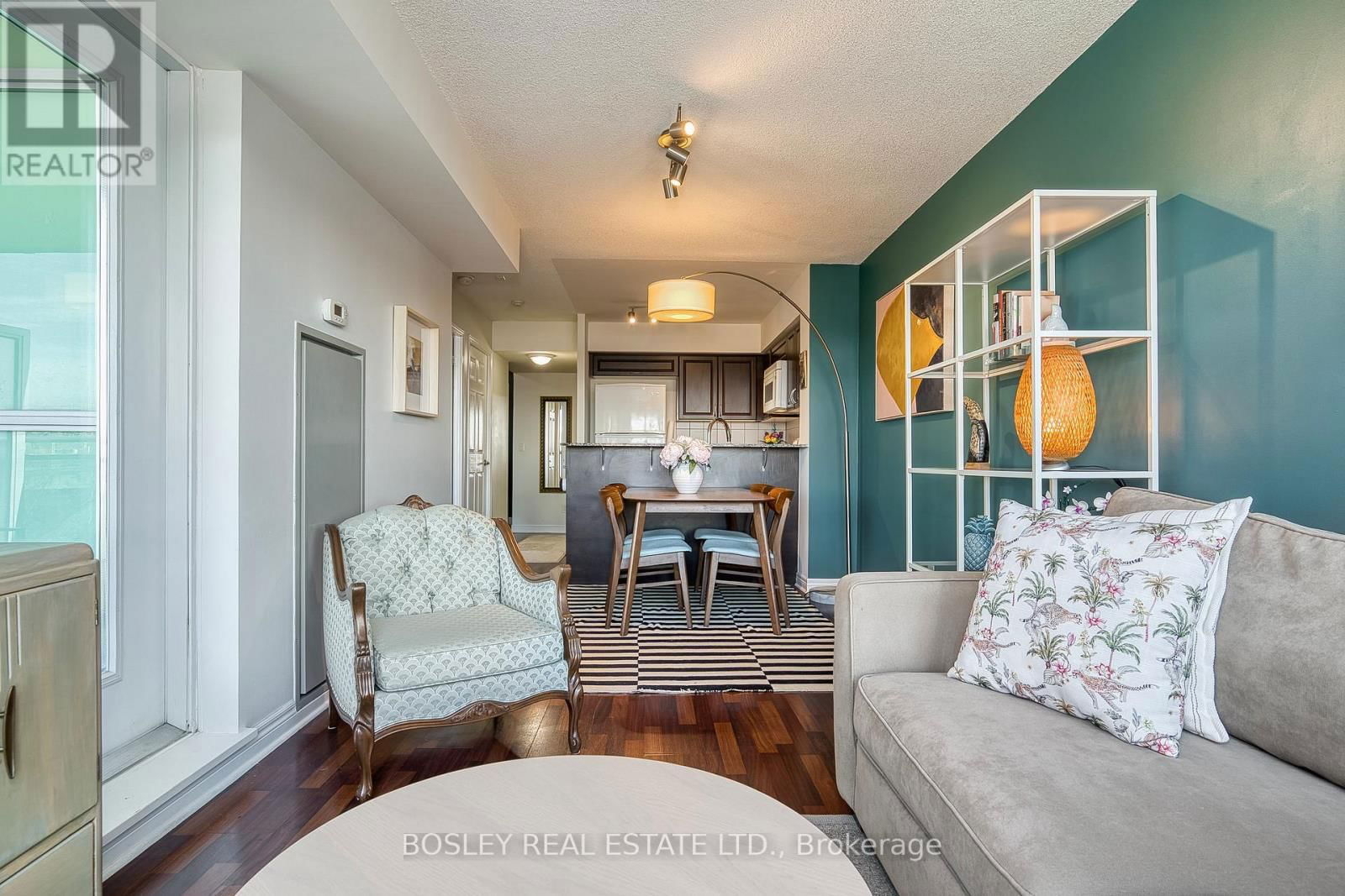 326 - 60 FAIRFAX CRESCENT Image 15
