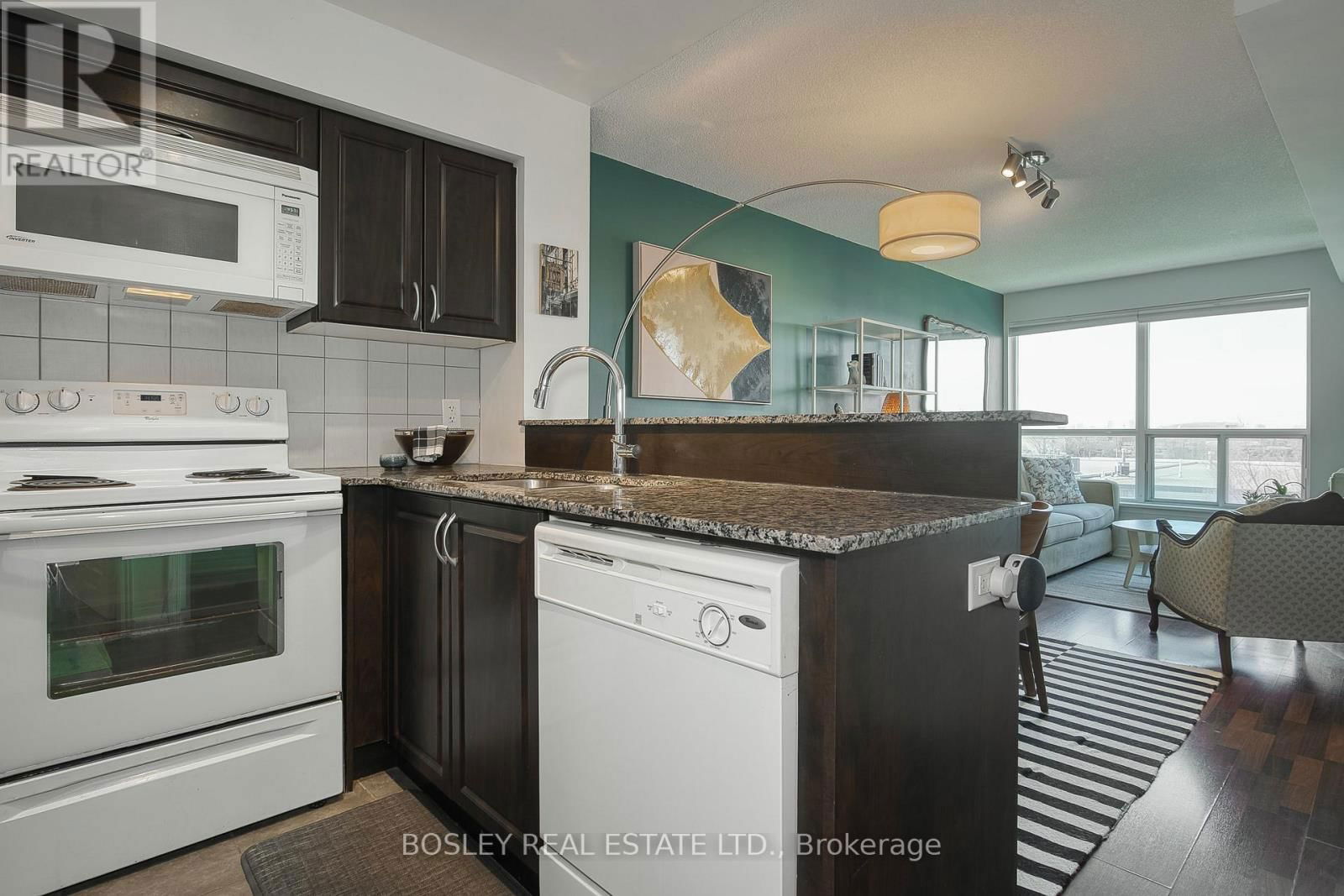 326 - 60 FAIRFAX CRESCENT Image 3